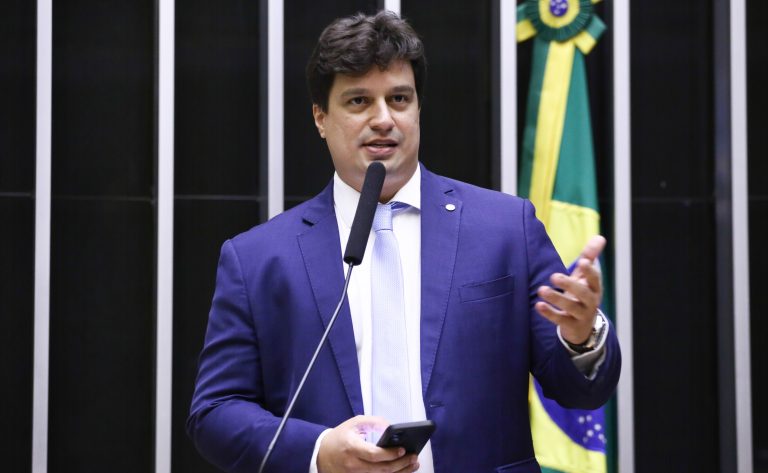 Deputado Lucas Ramos (PSB-PE) fala no Plenário da Câmara dos Deputados