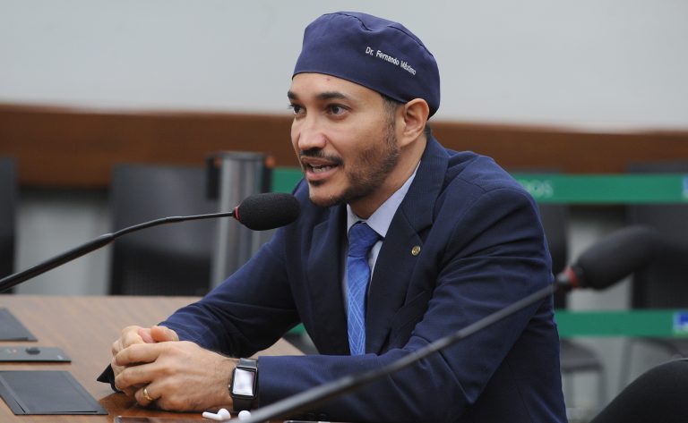 Deputado Dr. Fernando Máximo (União-RO) fala em comissão da Câmara dos Deputados
