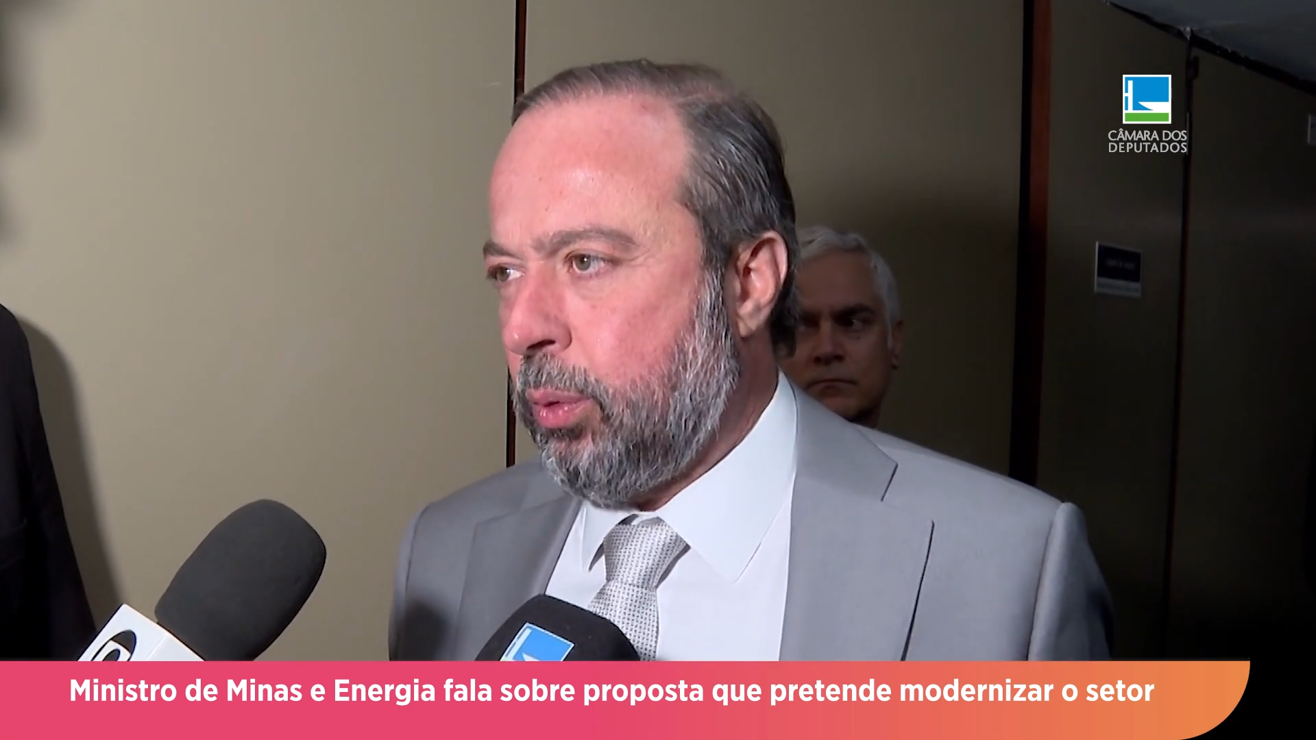 Ministro de Minas e Energia fala sobre proposta que pretende modernizar o setor