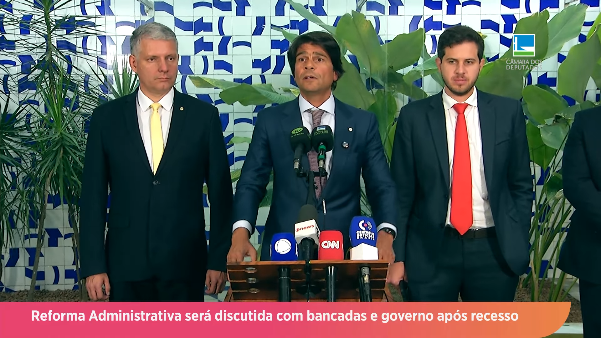 Reforma Administrativa será discutida com bancadas e governo em agosto