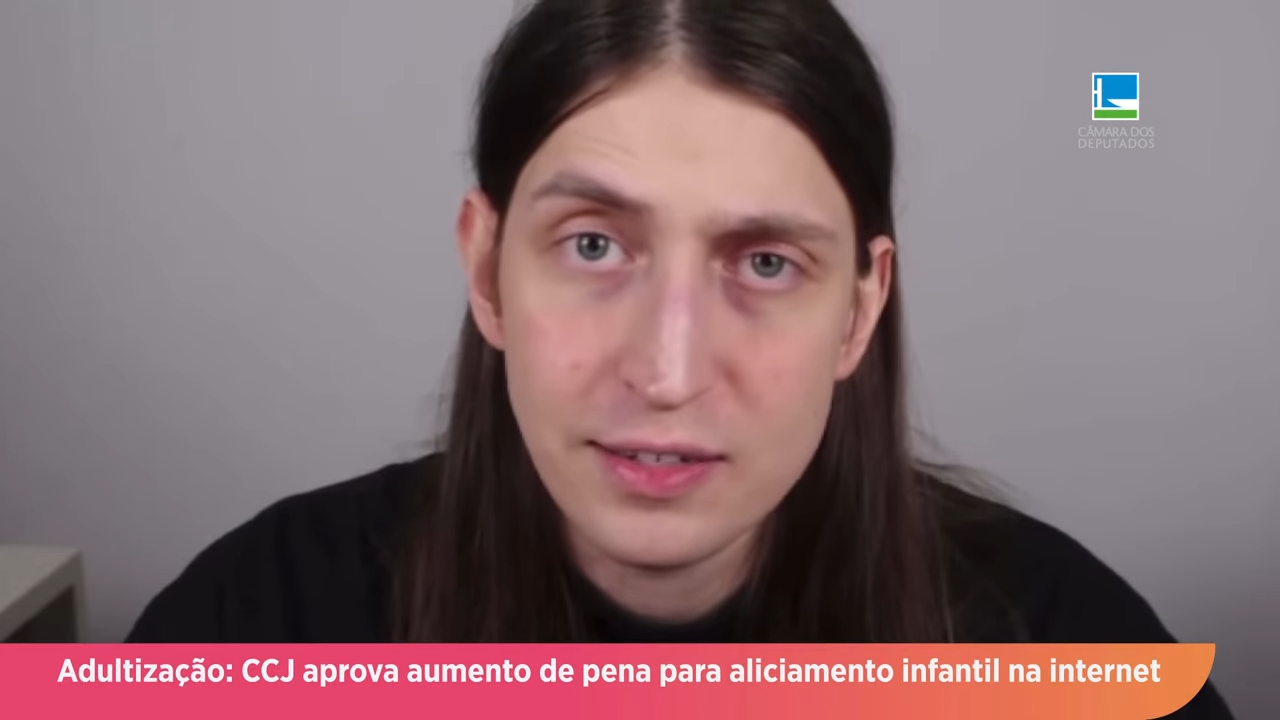 Adultização: CCJ aprova aumento de pena para aliciamento infantil na internet