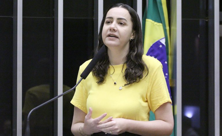 Homenagem aos Voluntários durante as enchentes no Rio Grande do Sul. Dep. Franciane Bayer (REPUBLICANOS - RS)