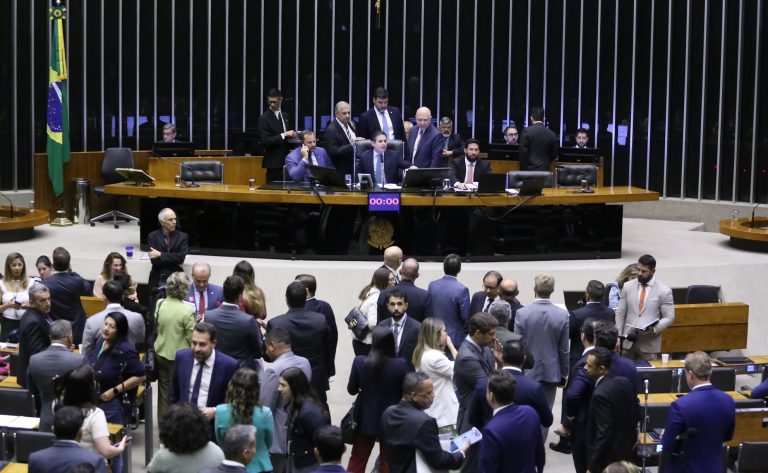 Discussão e Votação de Propostas Legislativas.