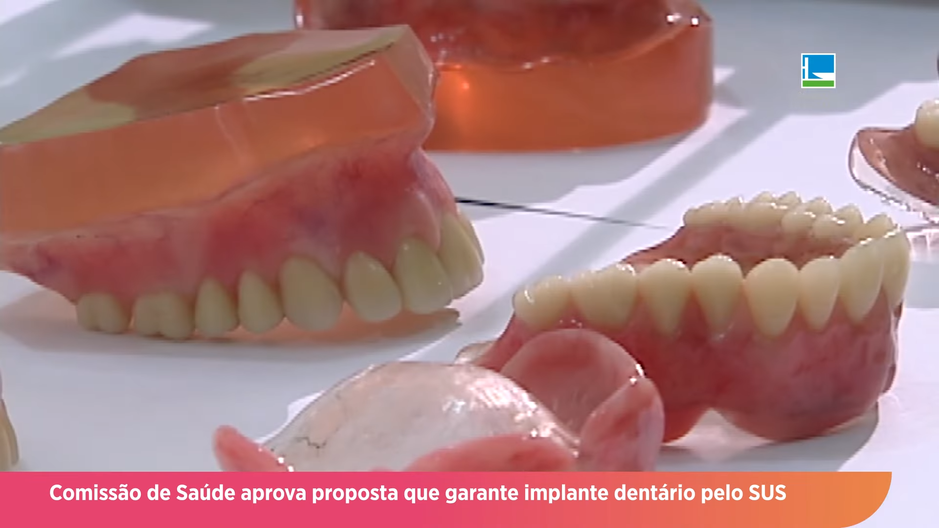 Proposta aprovada garante implante dentário pelo SUS