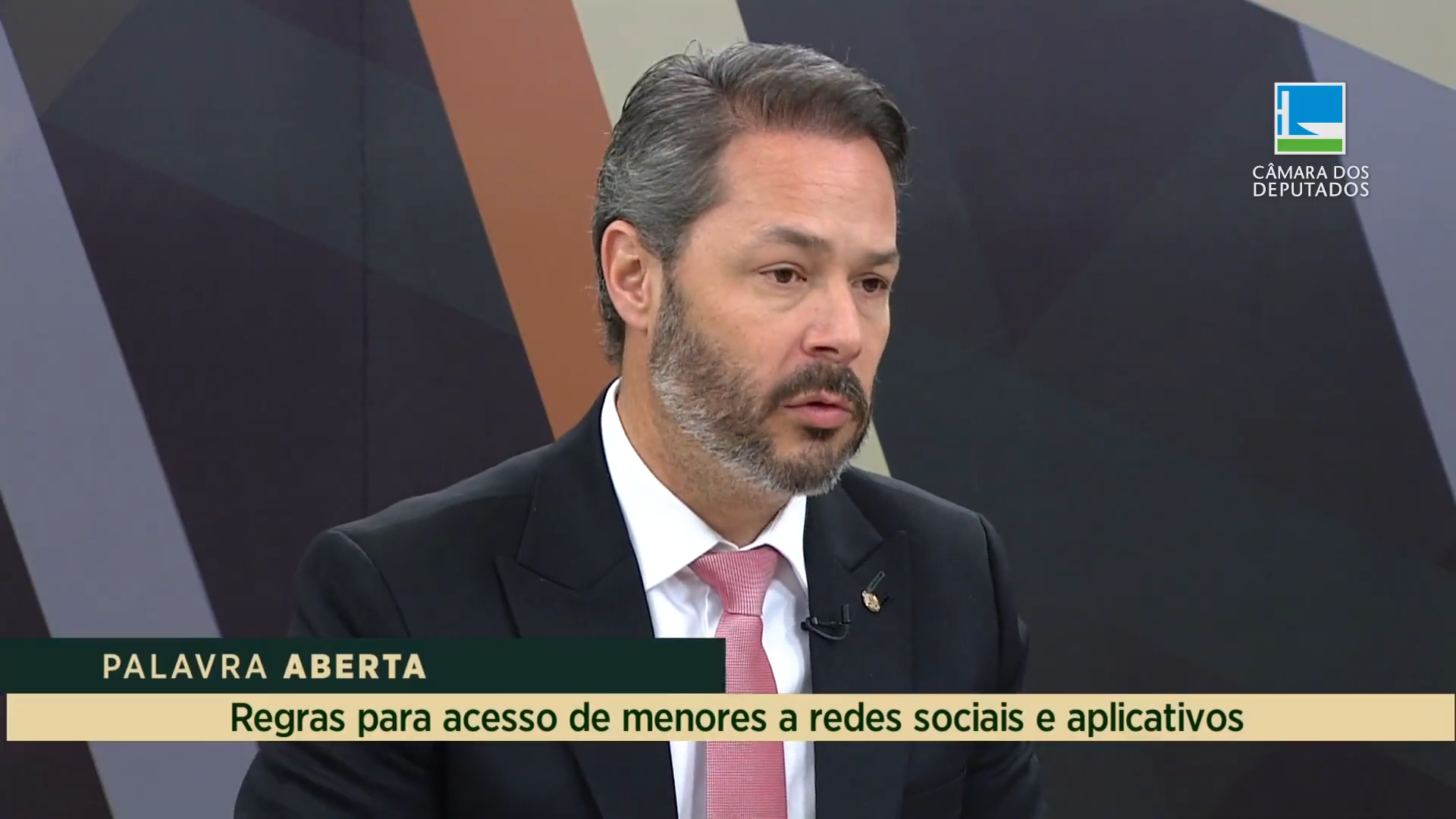 Saulo Pedroso defende regras para acesso de menores a redes sociais e aplicativos