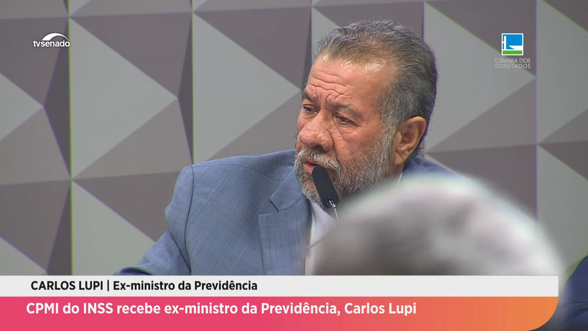 CPMI do INSS recebe ex-ministro da Previdência Carlos Lupi