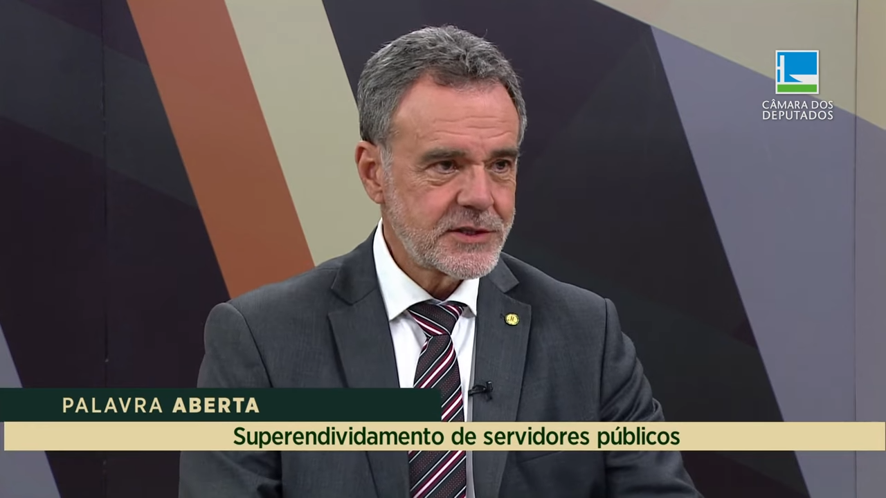 Daniel Almeida propõe amplo debate sobre superendividamento de servidores públicos