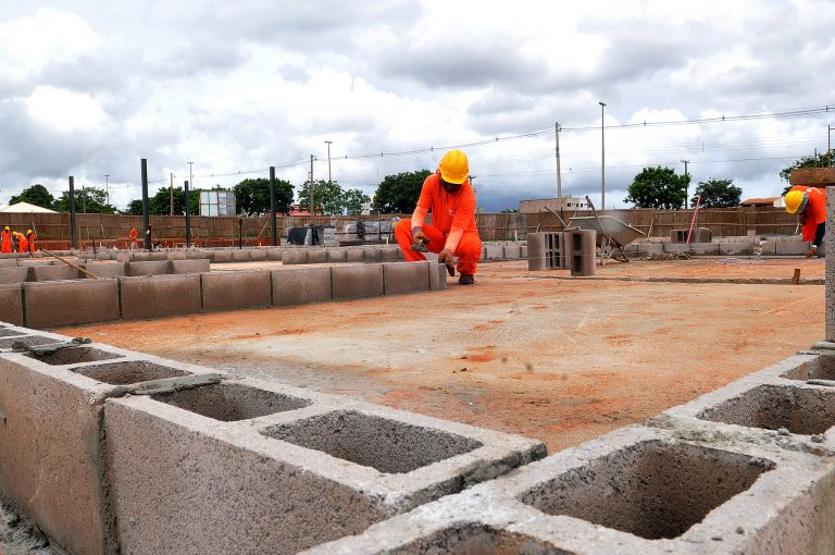Trabalhadores em obra