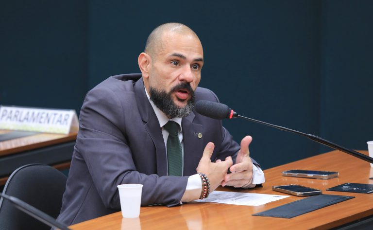 Deputado Sargento Portugal (Podemos-RJ) fala em comissão da Câmara dos Deputados