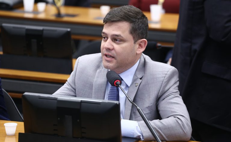 Deputado Tião Medeiros (PP-PR) fala em comissão da Câmara dos Deputados