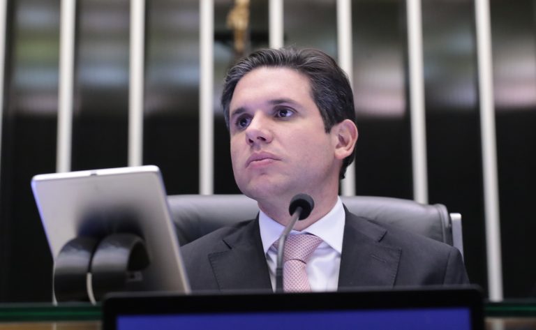 Motta preside sessão do plenário