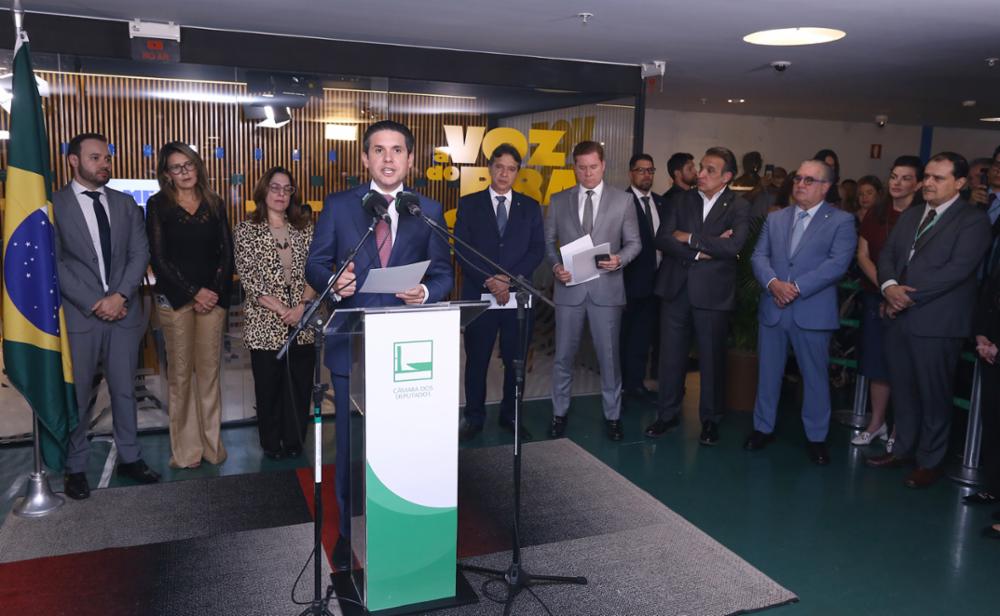 Presidente da Câmara inaugura estúdio multimídia para parlamentares