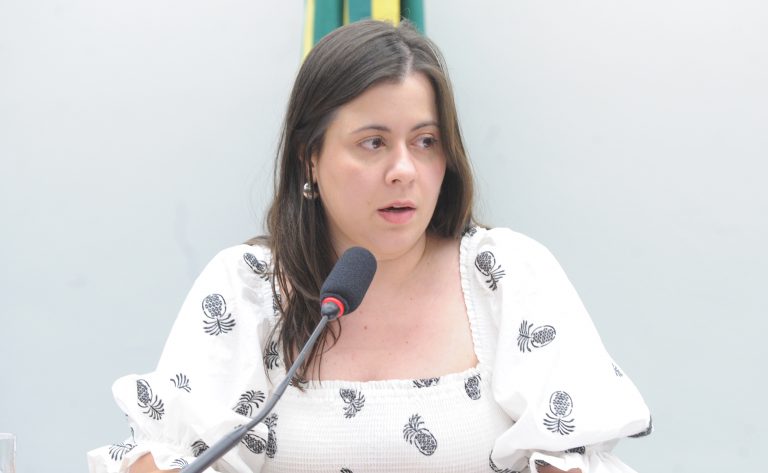 URGENTE: Comissão APROVA Lei que Pode REVOLUCIONAR a Educação no Brasil!