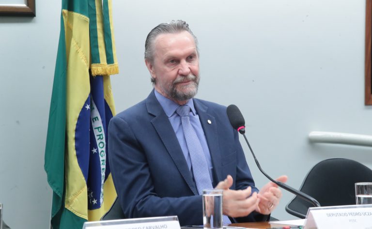 Deputado Pedro Uczai fala ao microfone