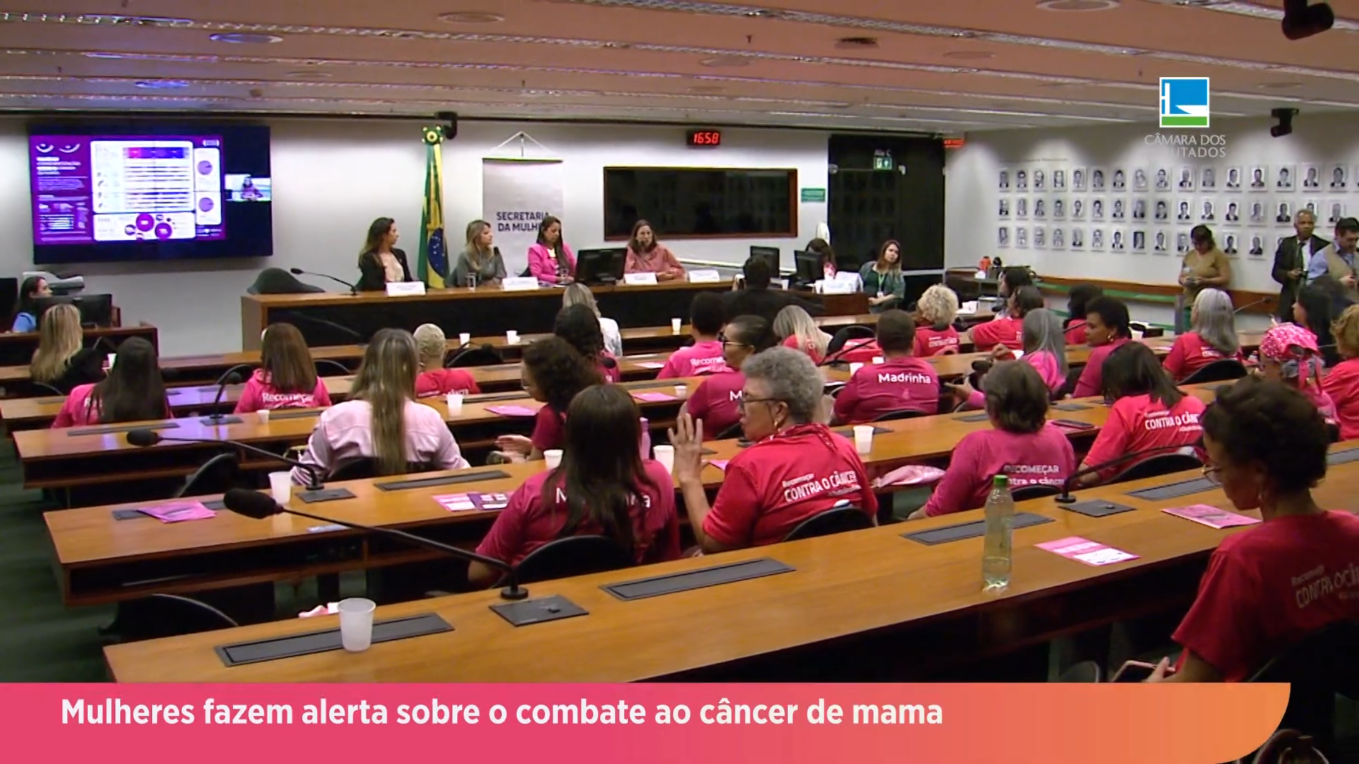 Mulheres fazem alerta sobre o combate ao câncer de mama