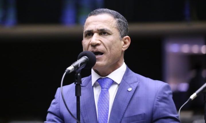 Deputado Coronel Assis (União-MT) fala no Plenário da Câmara dos Deputados