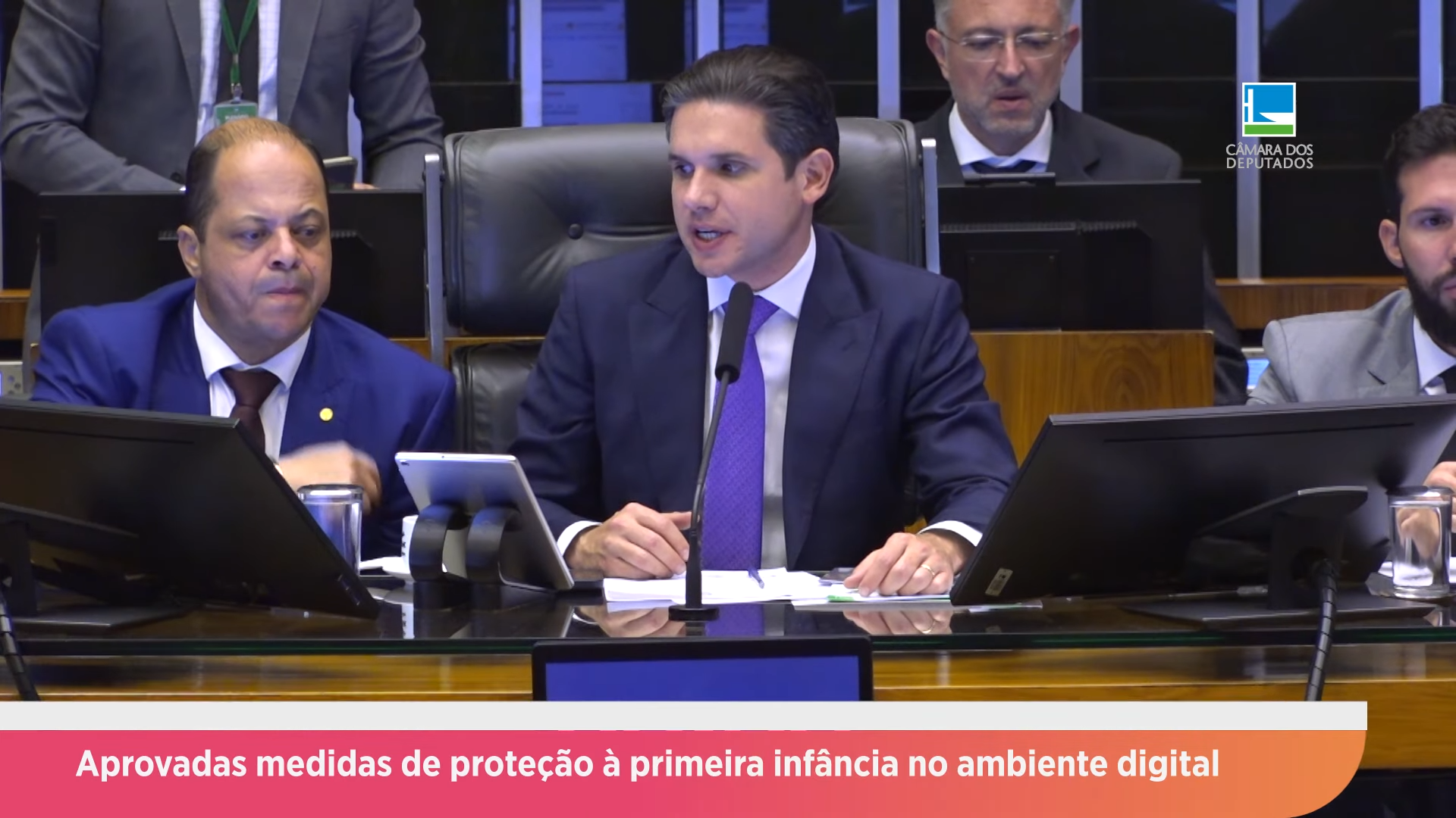 Aprovadas medidas de proteção à primeira infância no ambiente digital