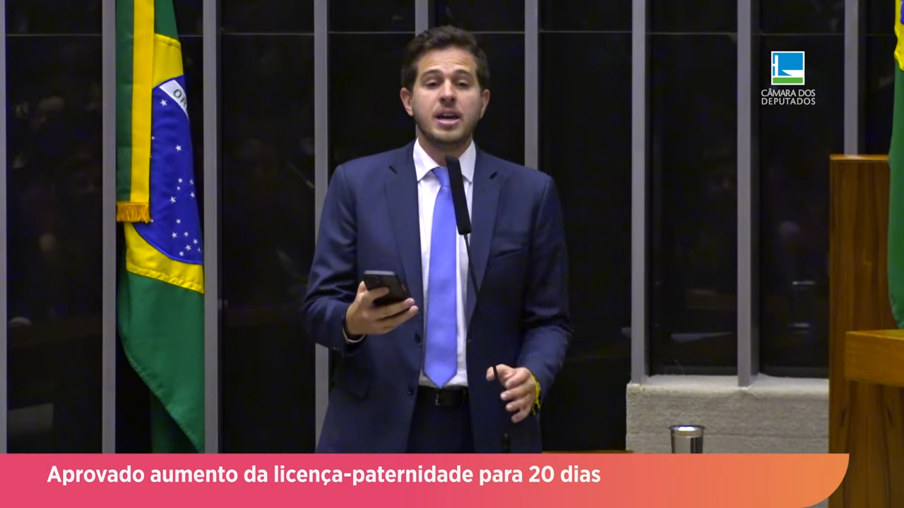 Aprovado aumento da licença-paternidade para 20 dias