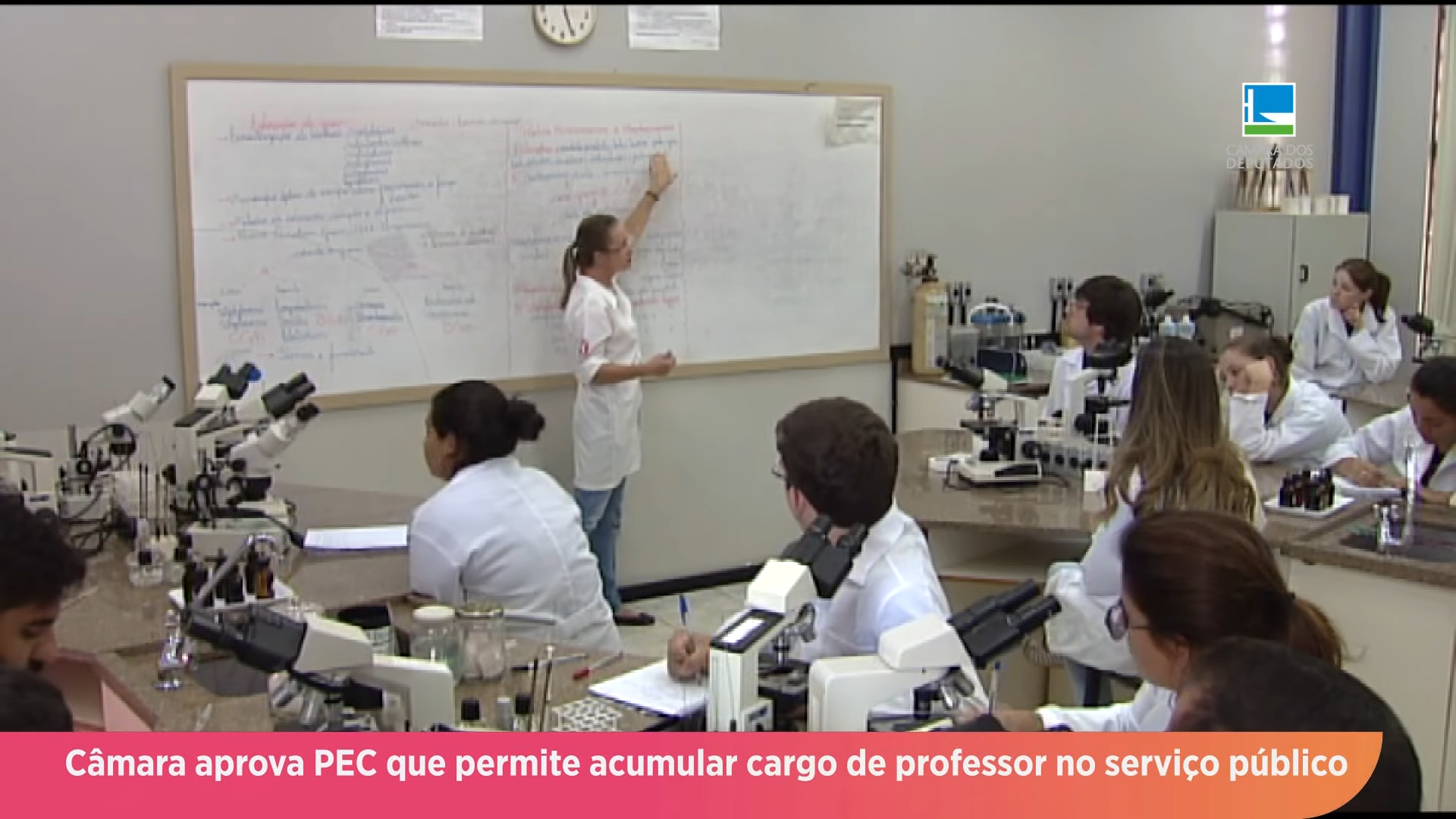 Câmara aprova proposta que permite acumular cargo de professor no serviço público