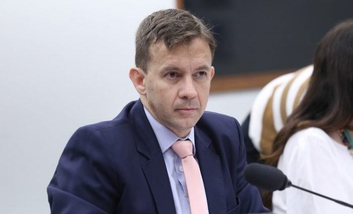 Deputado Eduardo Velloso (União-AC) em comissão da Câmara dos Deputados