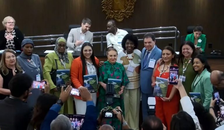 Parlamentares em evento da COP30