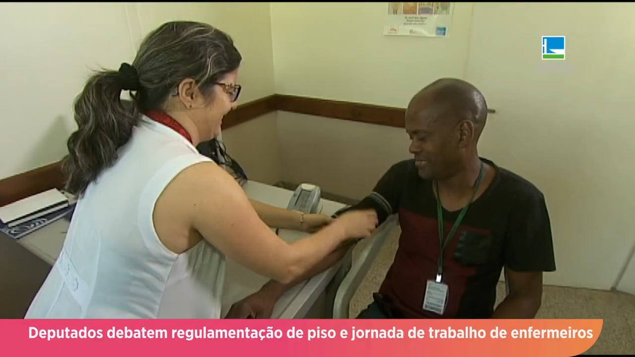 Deputados debatem regulamentação de piso e jornada de trabalho de enfermeiros