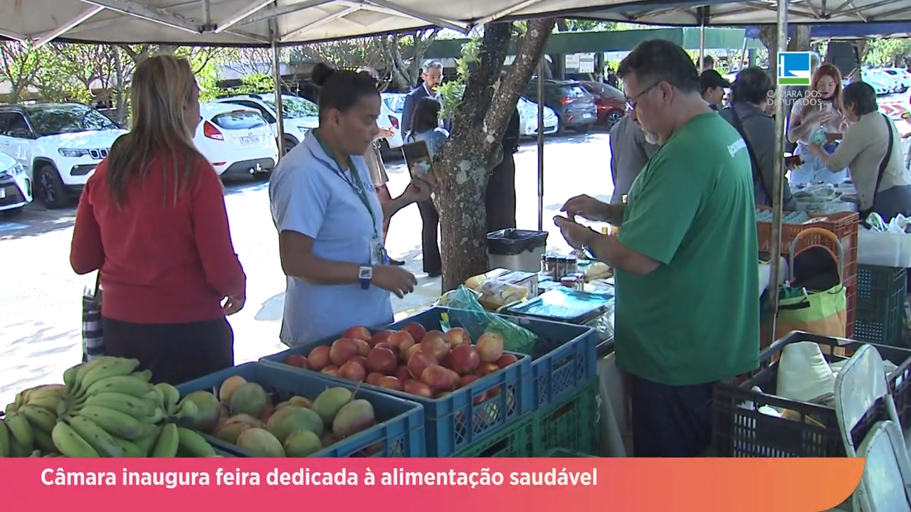 Feira dedicada à alimentação saudável é inaugurada na Câmara