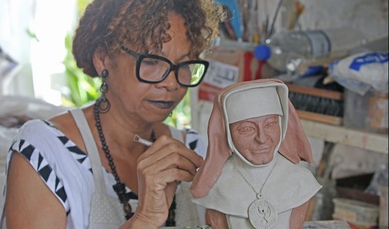 Cultura - artes plásticas - artesanatos artesãos microempresas empreendedorismo religiosidade Irmã Dulce religião católica catolicismo santa (Centro de Comercialização do Artesanato)