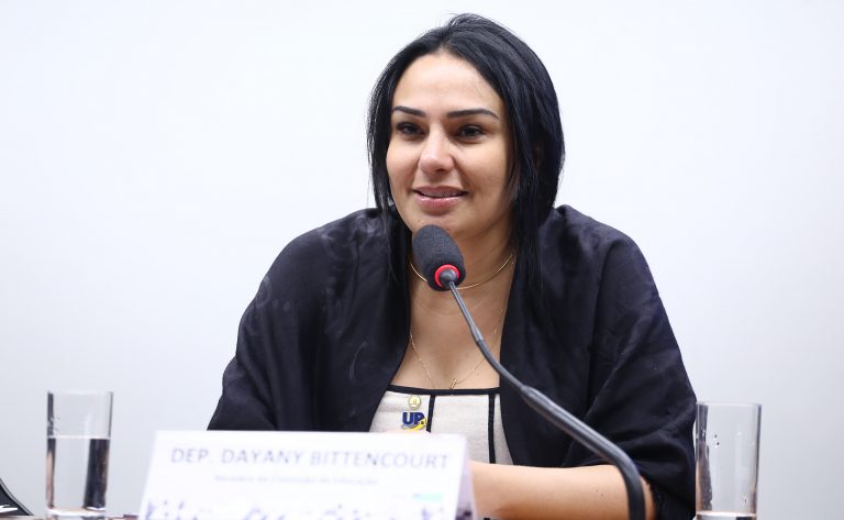 Audiência Pública - Quitação de parcelas futuras do FIES para estudantes adimplentes. Dep. Dayany Bittencourt (UNIÃO-CE)