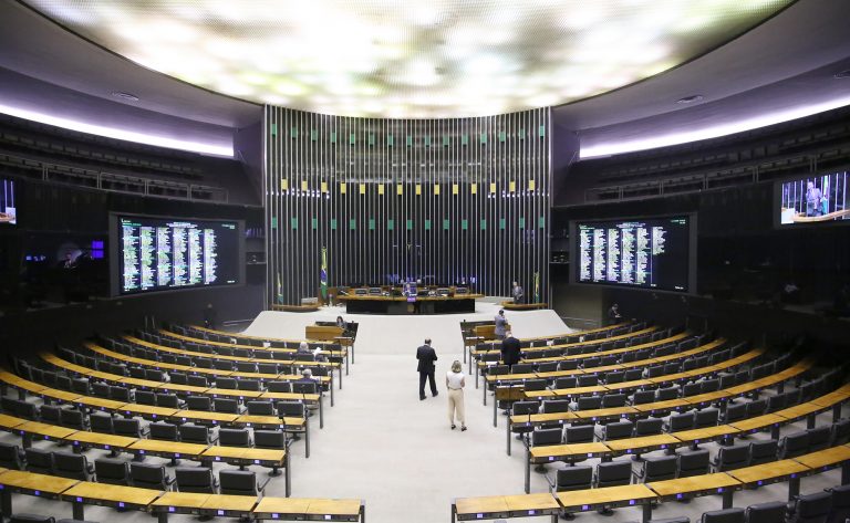 Discussão e votação de propostas legislativas.