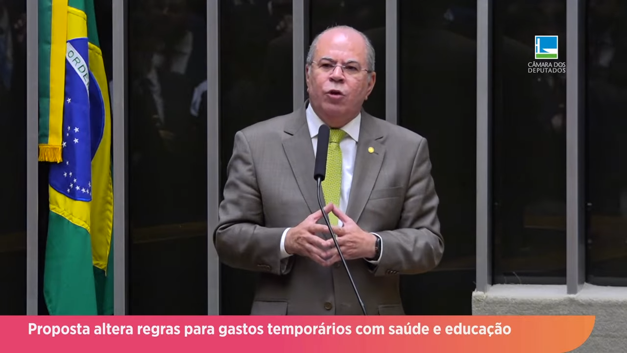 Aprovada proposta que altera regras para gastos com saúde e educação
