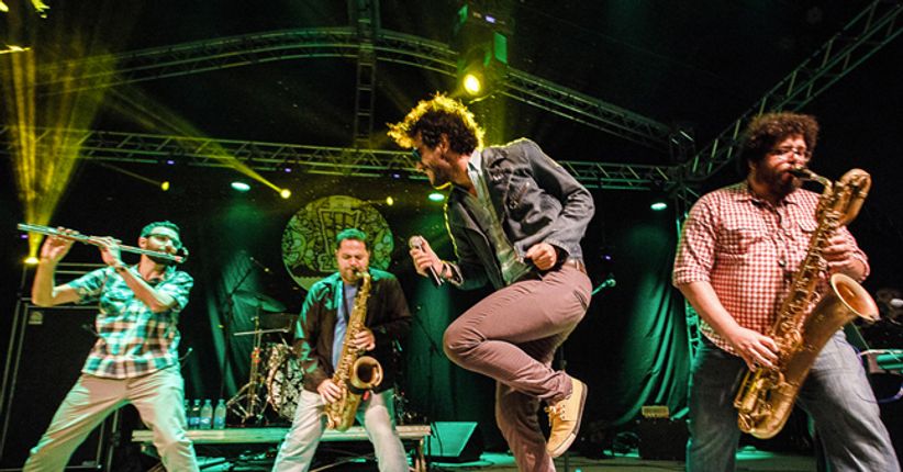 Arnaldo Antunes, DJ Dolores e Móveis Coloniais de Acaju (reprise)