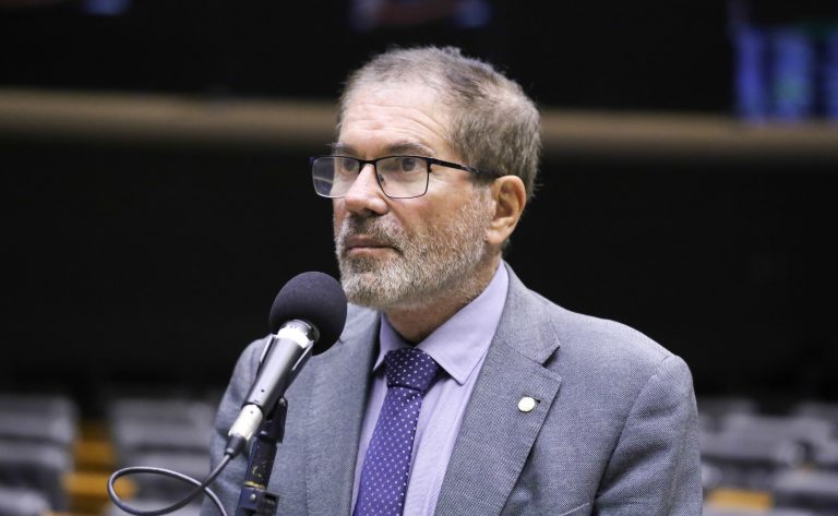 Deputado José Rocha (União-BA) fala no Plenário da Câmara dos Deputados