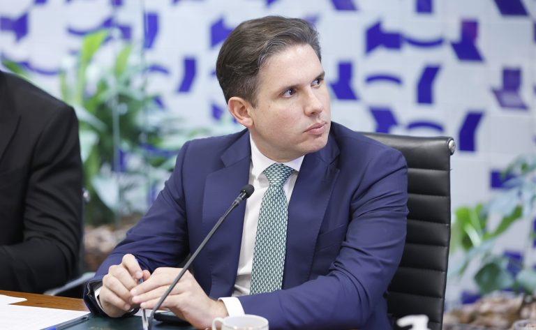 Motta anuncia que o Plenário vai decidir sobre os mandatos de Glauber, Zambelli e Ramagem