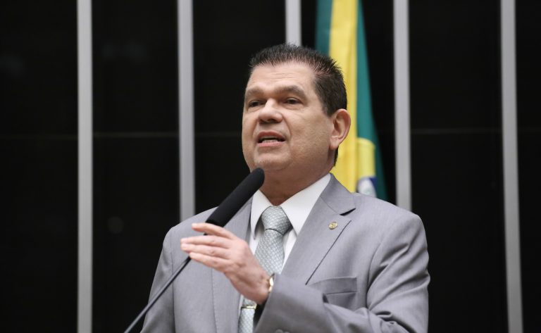 Homenagem aos 54 anos da Consultoria Legislativa desta Casa. Mauro Benevides Filho (PDT-CE)