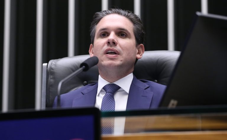 Outorga da Medalha Prefeitos pela Alfabetização das Crianças. Presidente da Câmara dos Deputados, Hugo Motta (REPUBLICANOS - PB)