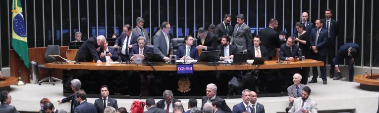 Discussão e votação de propostas legislativas.