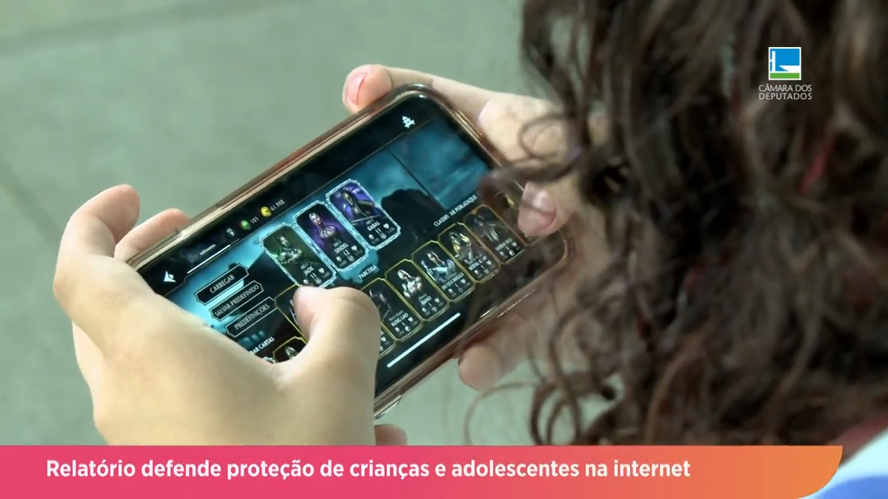 Relatório defende proteção de crianças e adolescentes na internet