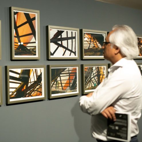 Cultura - artes plásticas - quadros fotografias exposição museus visitantes público artista (Museu Oscar Niemeyer, Curitiba-PR)