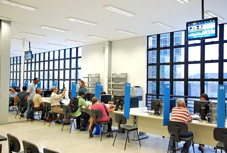 Cidades - serviços públicos - administração pública cidadão contribuinte burocracia guichês atendimento servidores públicos atendimento (BH Resolve, central de serviços ao cidadão de Belo Horizonte)