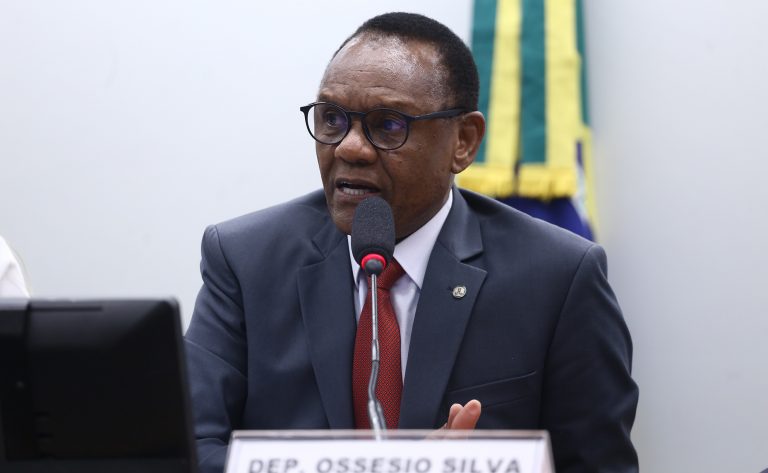 Comissão aprova projeto que reduz custos de equipamentos de segurança para automobilismo e motociclismo Comissão aprova projeto que reduz custos de equipamentos de segurança para automobilismo e motociclismo