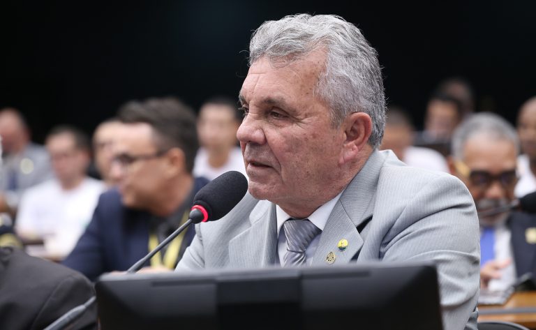 Comissão aprova aumento de pena para quem provocar incêndios em vegetação Comissão aprova aumento de pena para quem provocar incêndios em vegetação