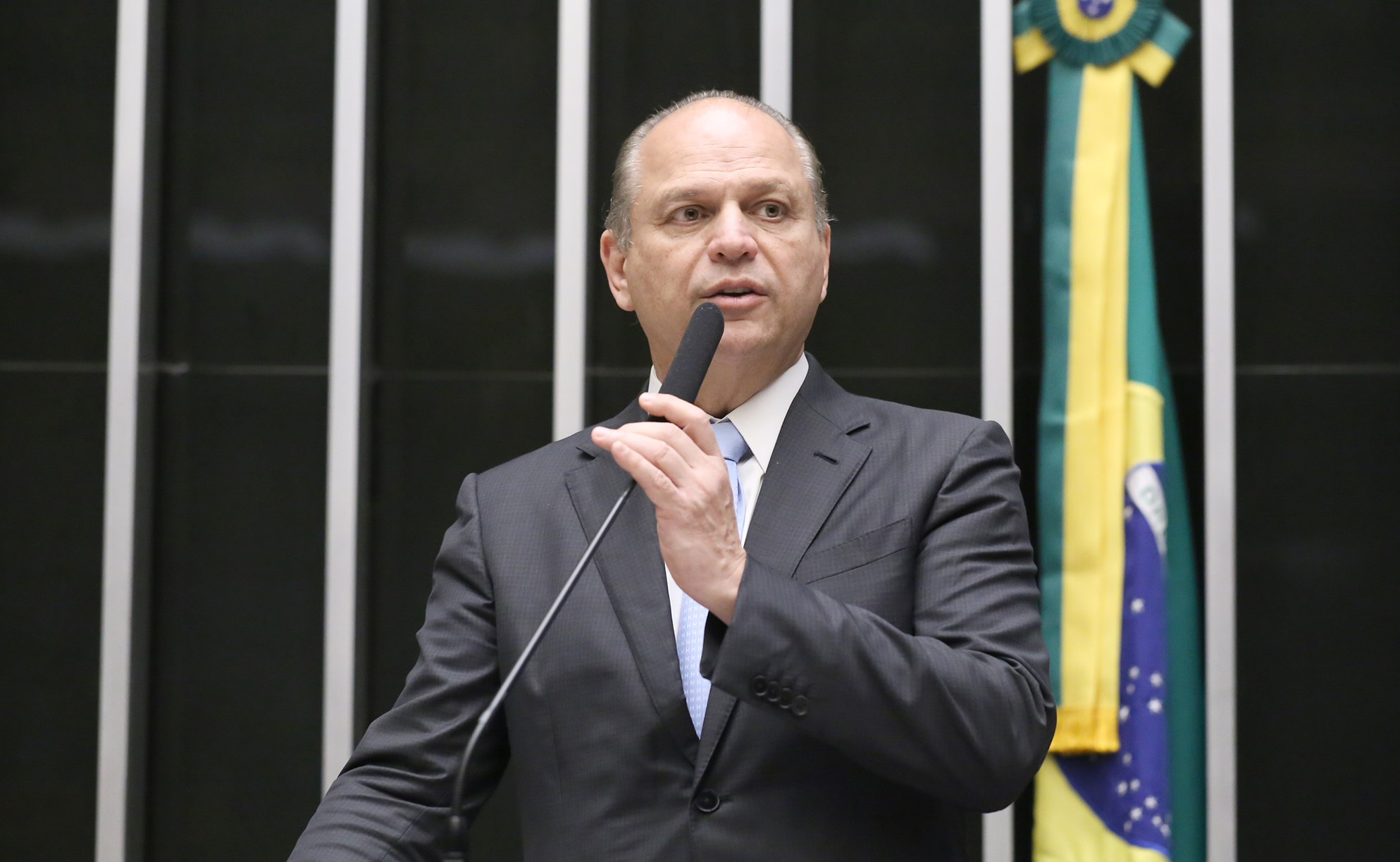 Ricardo Barros (PP/PR) - Projeto obriga aprovação prévia da Defesa Civil para autorização serviços de água e luz em áreas de risco