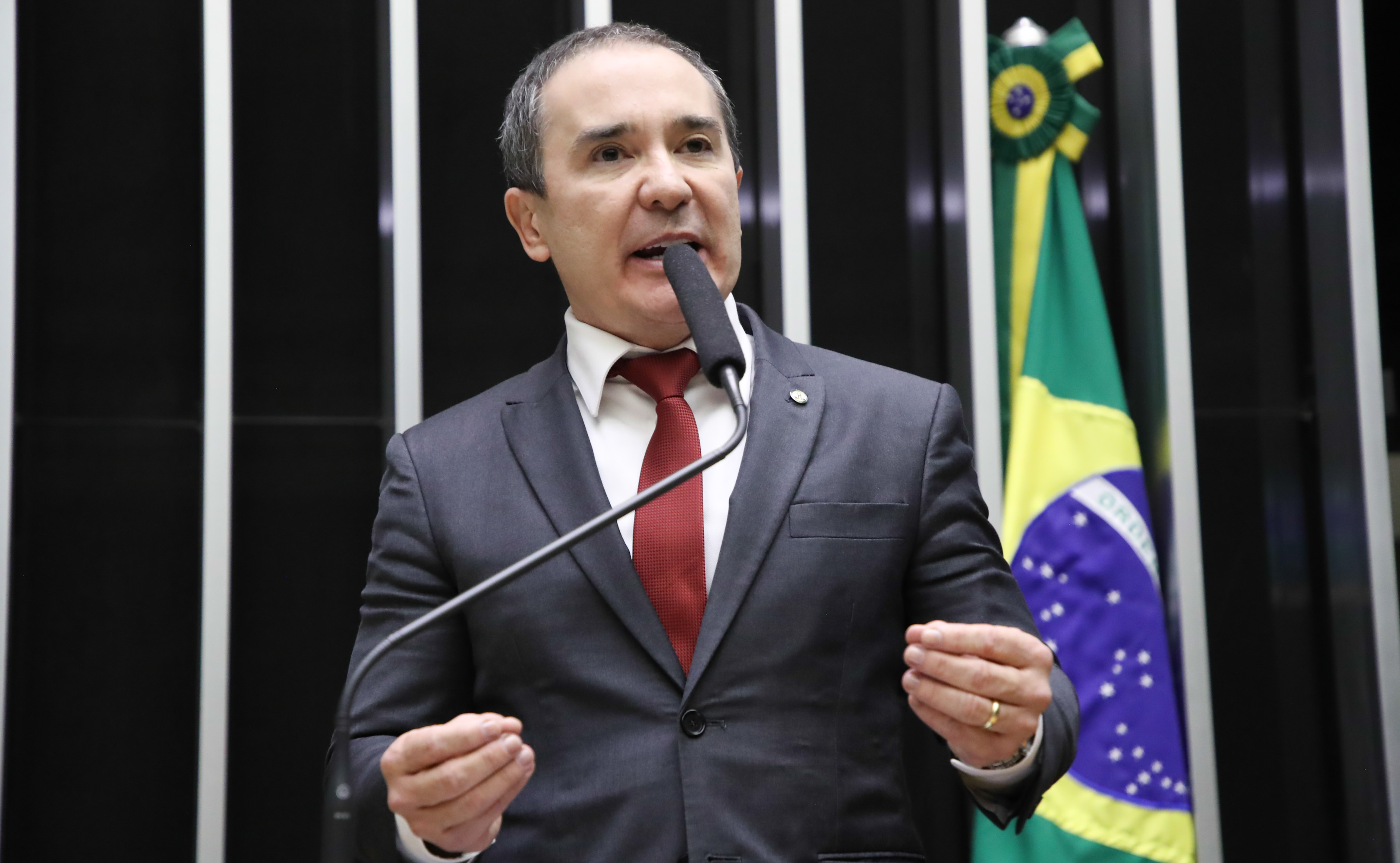 Duda Ramos (MDB/RR) - Projeto concede ao trabalhador folga remunerada no dia do aniversário