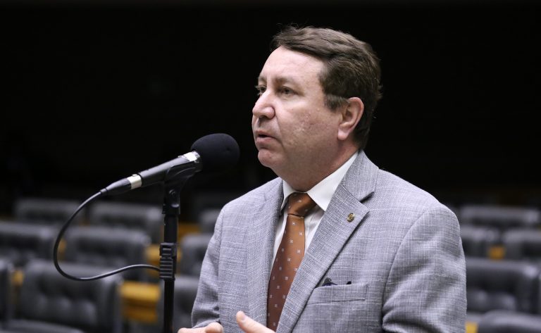 Deputado David Soares (União-SP) fala no Plenário da Câmara dos Deputados