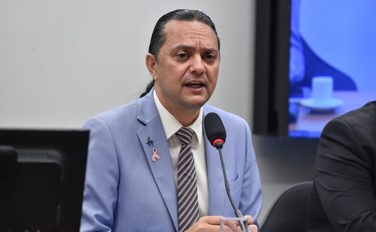 Comissão debate implementação da Política Nacional de Prevenção e Controle do Câncer Comissão debate implementação da Política Nacional de Prevenção e Controle do Câncer