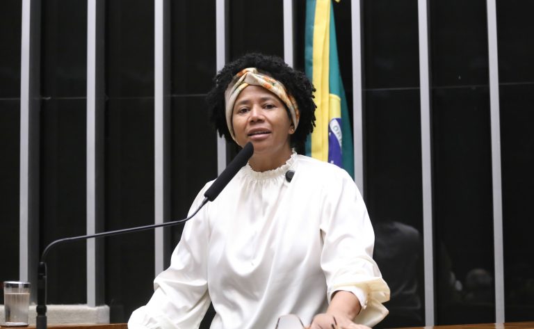 Comissão aprova garantia de exame para detectar síndrome genética em bebês com histórico familiar Comissão aprova garantia de exame para detectar síndrome genética em bebês com histórico familiar