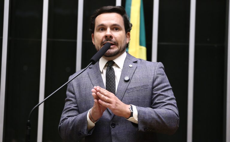Deputado Capitão Alberto Neto (PL-AM) fala no Plenário da Câmara dos Deputados