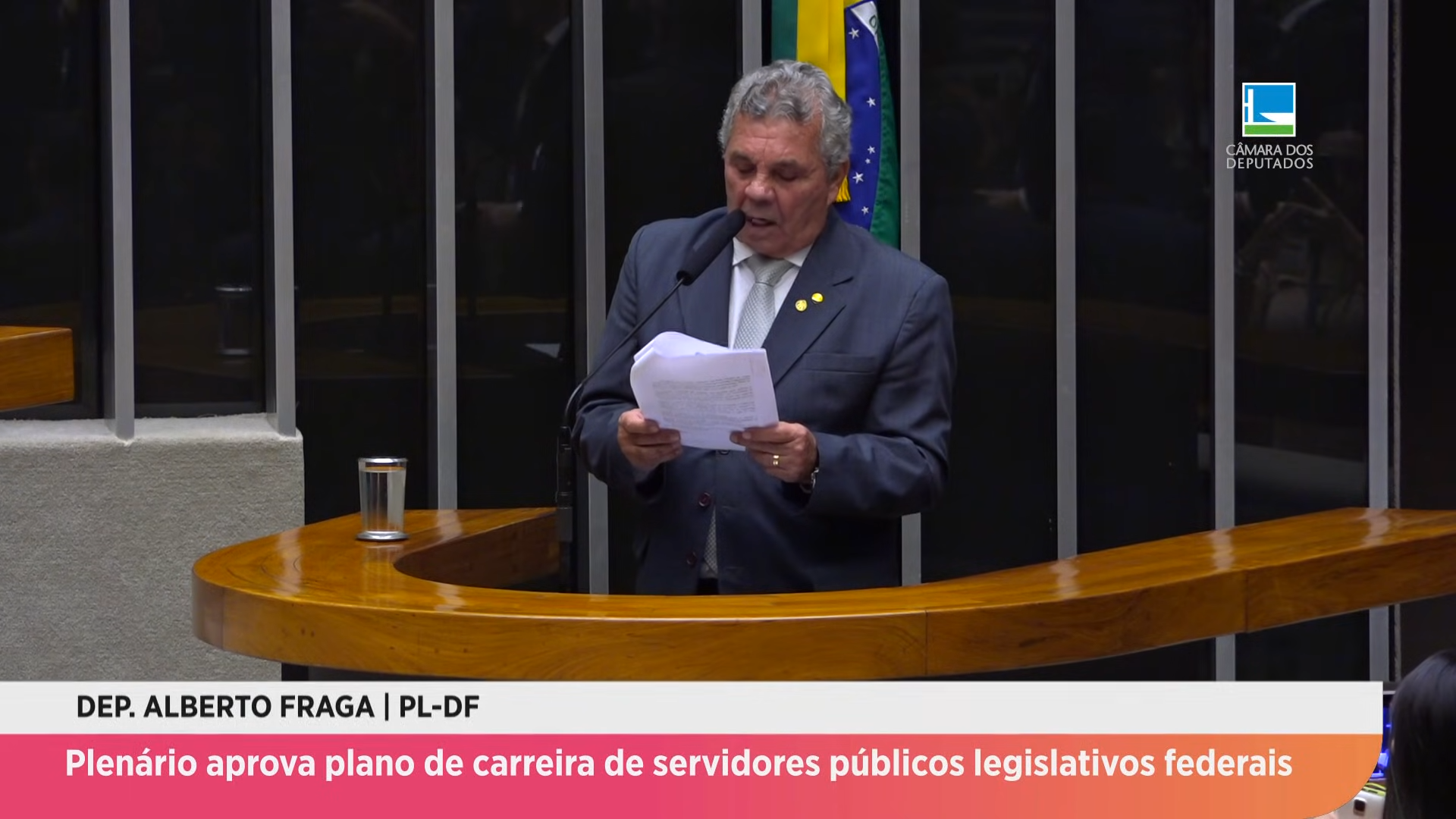 Plenário aprova plano de carreira de servidores públicos legislativos federais