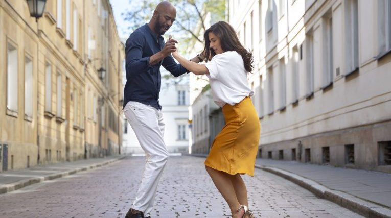 Casal dançando